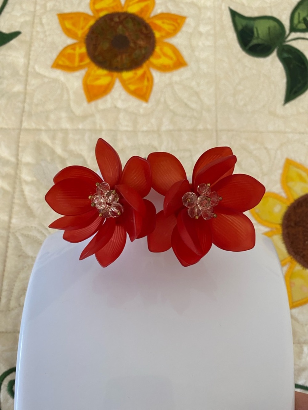 Red resin petals & white faceted crystals flower 🌺 Statement pierced earrings